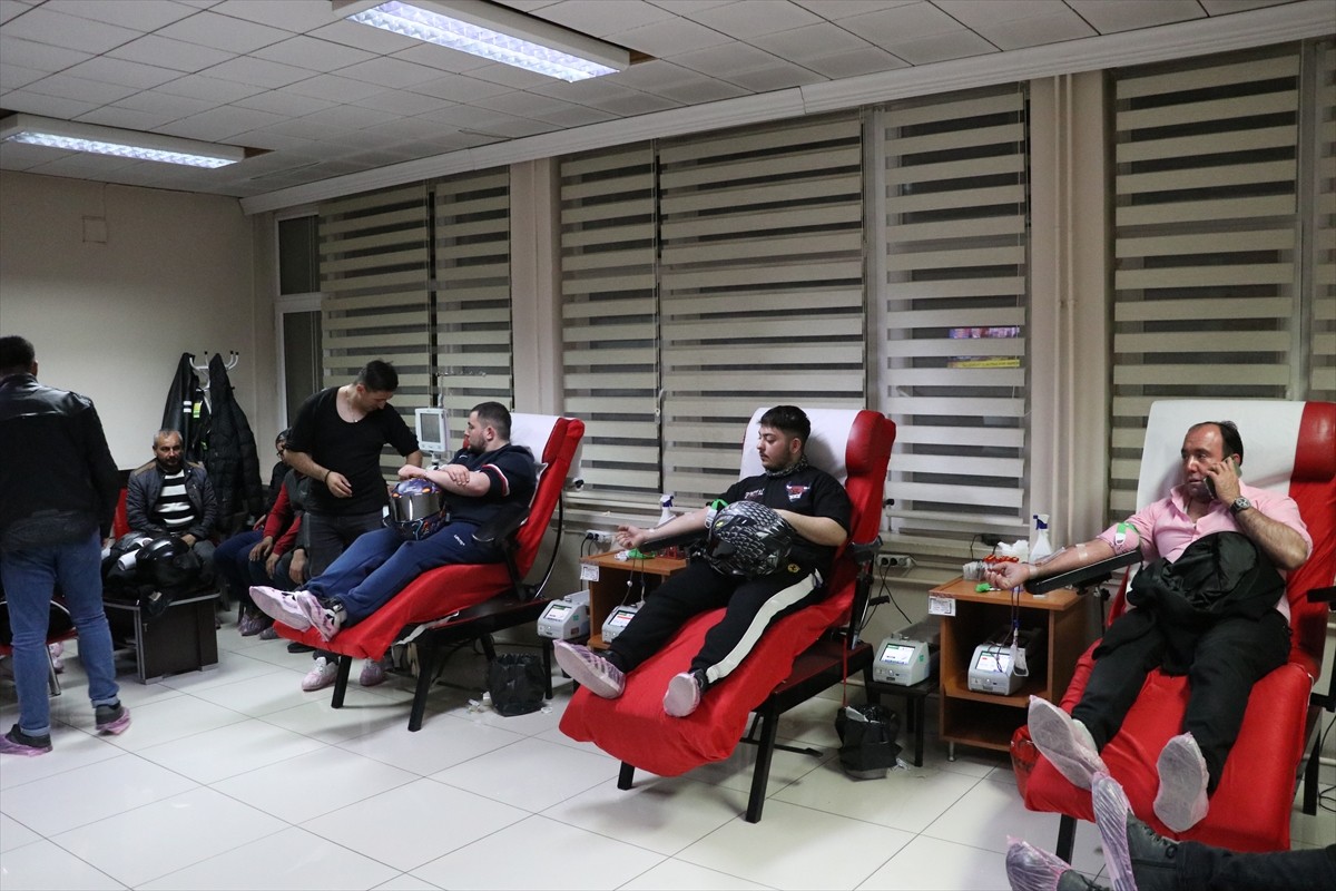 Kayseri'de kanser tedavisi gören çocuklar için motosiklet kulübü üyeleri kan bağışında...