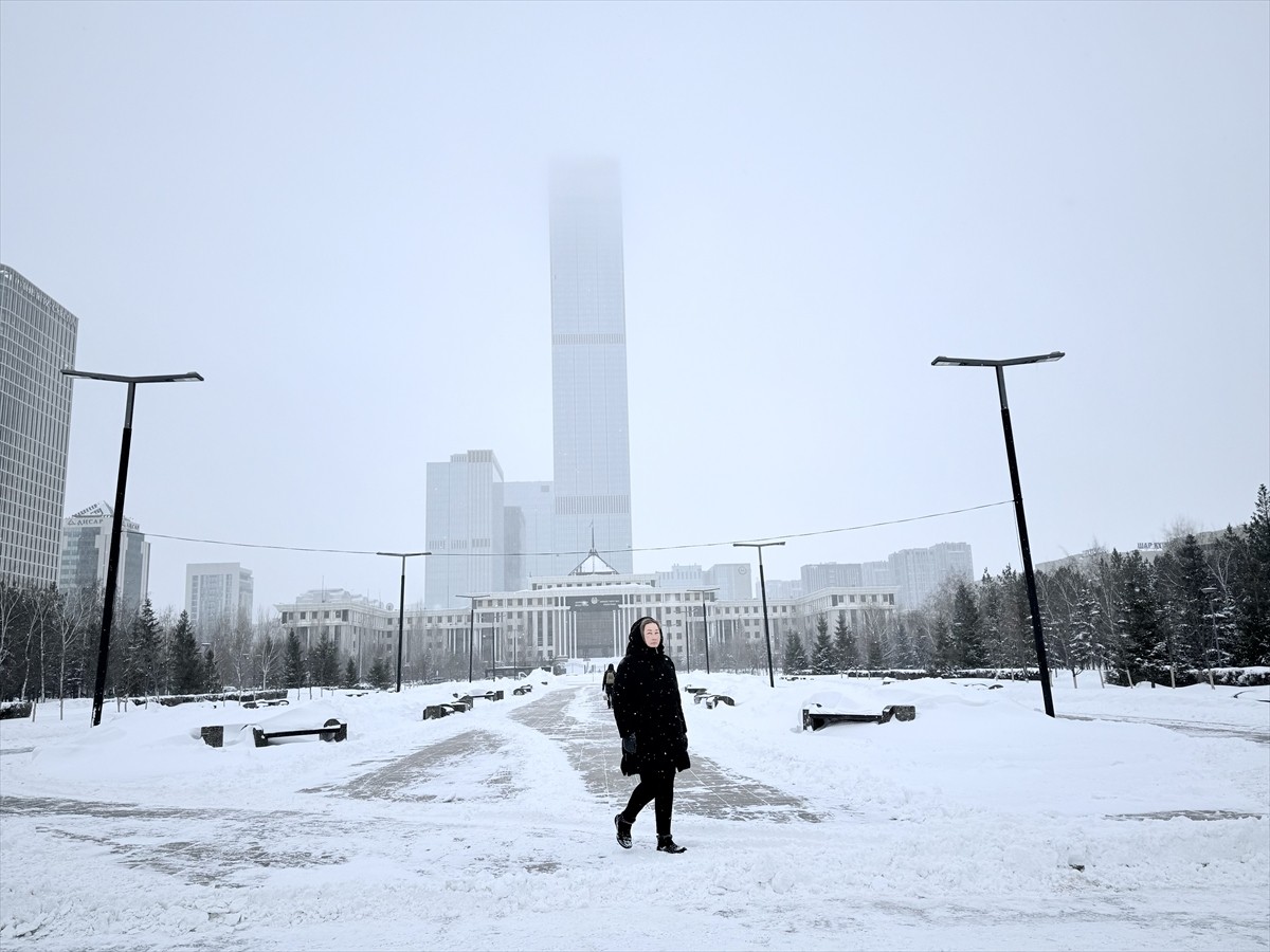 Kazakistan’da kar fırtınası nedeniyle şehirler arası yollar ulaşıma kapandı, mahsur kalanların...