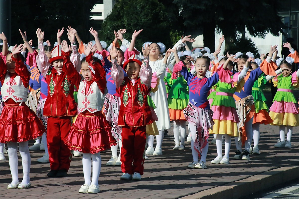 Kırgızistan'da baharın gelişini simgeleyen Nevruz Bayramı, ülkenin tüm ana meydanlarında...