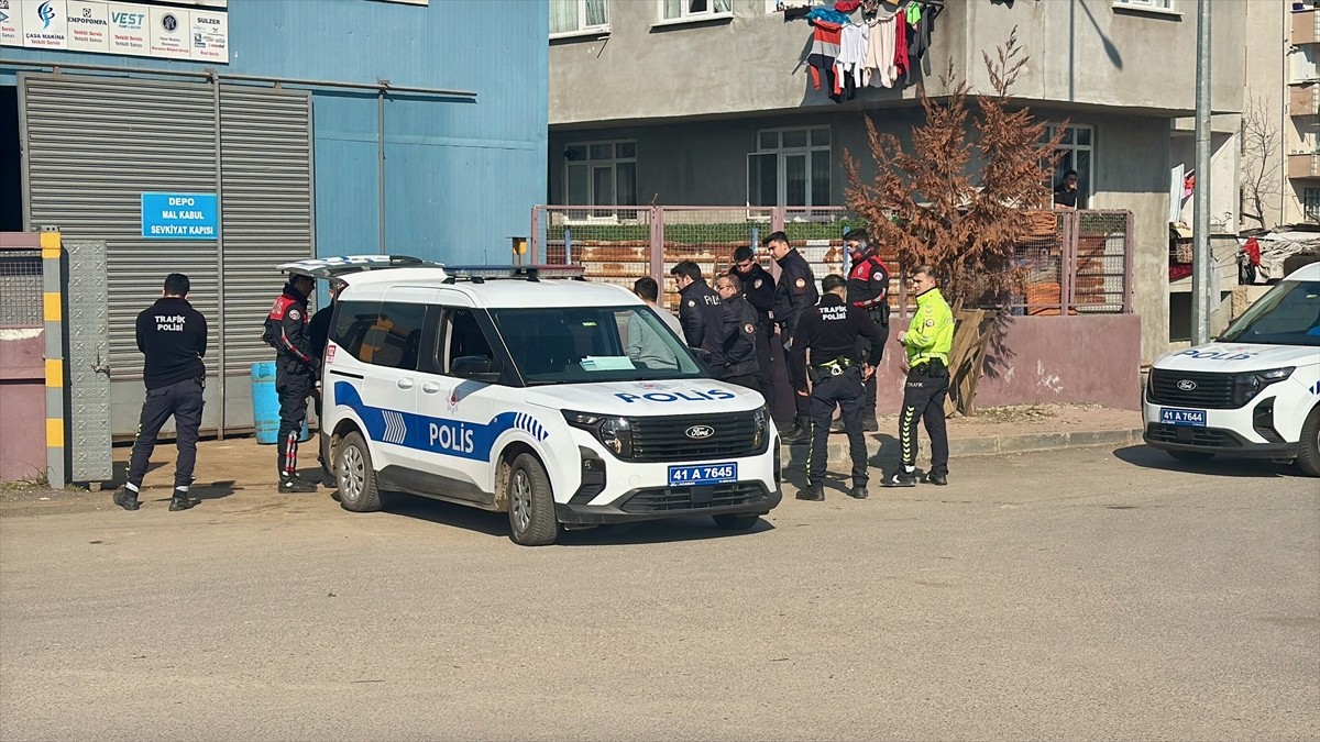 Kocaeli'nin Darıca ilçesinde çıkan silahlı kavgada 1 kişi yaralandı.