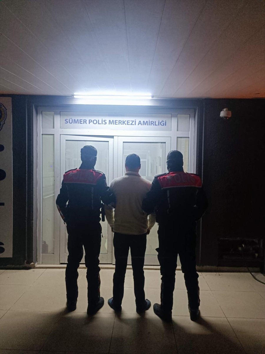 Kocaeli'nin Karamürsel ilçesinde kumar oynayan 5 kişiye 46 bin 235 lira idari para cezası...