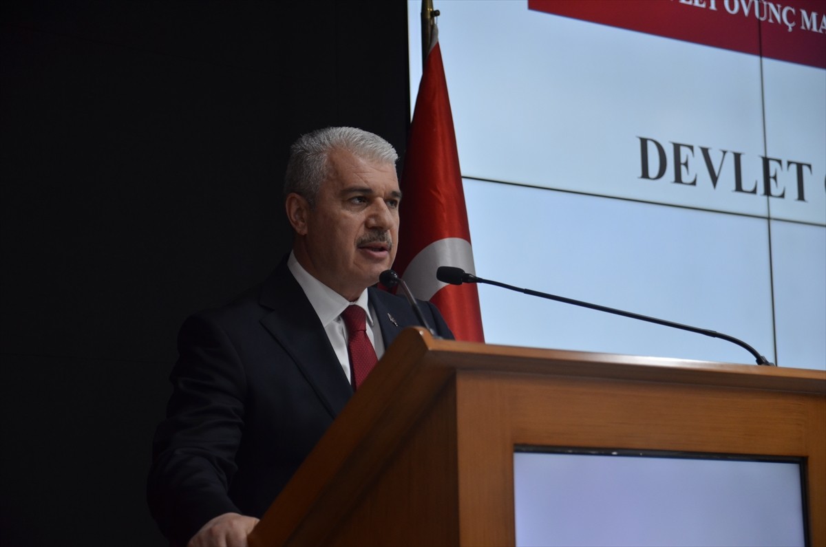 Konya'da, 3 şehit ailesi ve 8 gaziye törenle Devlet Övünç Madalyası ve Beratı takdim edildi. Konya...