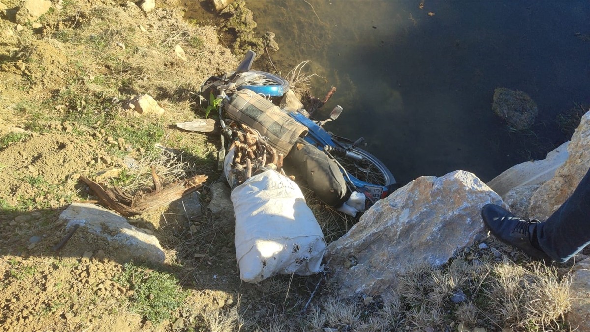 Konya'nın Seydişehir ilçesinde motosikleti ile su kanalına düşen kişi yaralandı.