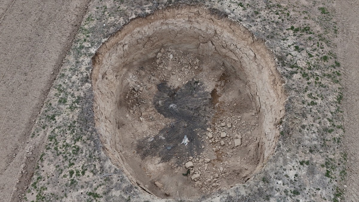 Konya’nın Karapınar ilçesine bağlı Apak Yaylası yakınlarında bulunan tarlada daha önce doldurulan...