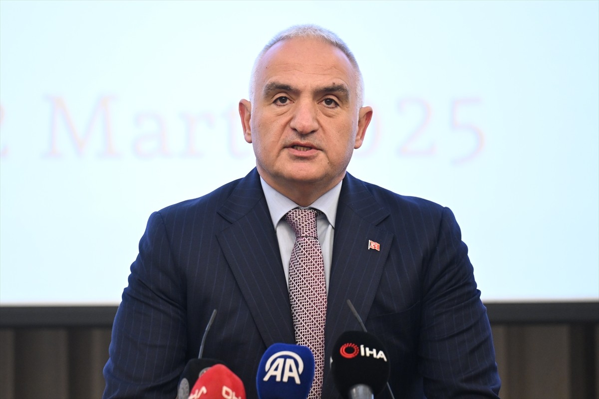 Kültür ve Turizm Bakanı Mehmet Nuri Ersoy, Cemaat Vakıflarının düzenlediği geleneksel iftar...