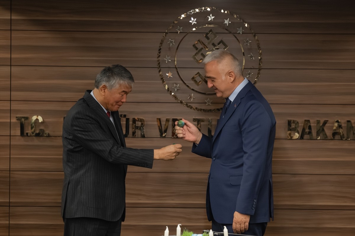 Kültür ve Turizm Bakanı Mehmet Nuri Ersoy, Nevruz Bayramı dolayısıyla Uluslararası Türk Kültürü...