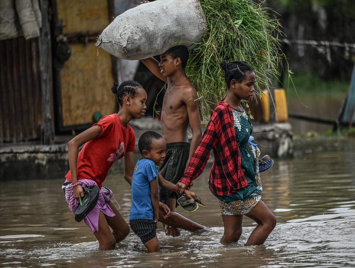 Madagaskar'ın Mahajanga bölgesinde etkili olan sağanak nedeniyle birçok noktada su baskınları...