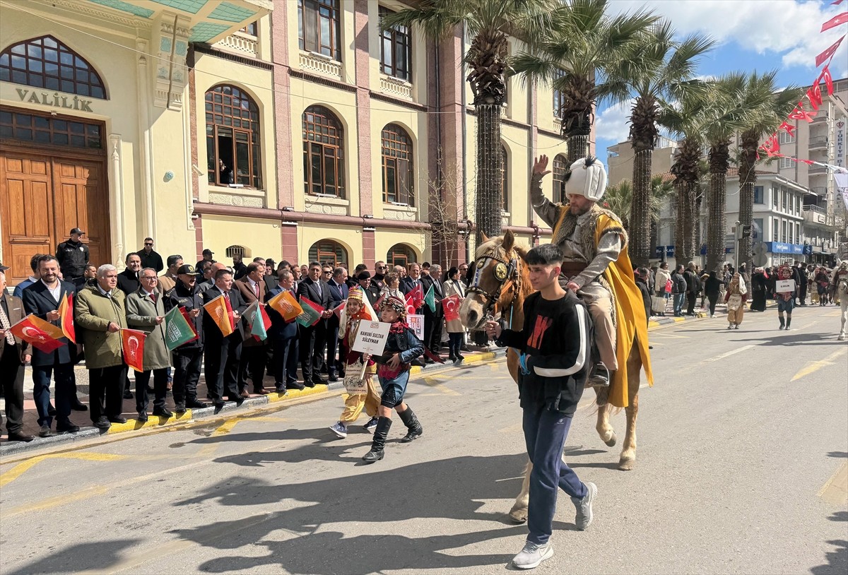 Manisa'da bu yıl 485'incisi düzenlenen Uluslararası Manisa Mesir Macunu Festivali başladı. Mesir...