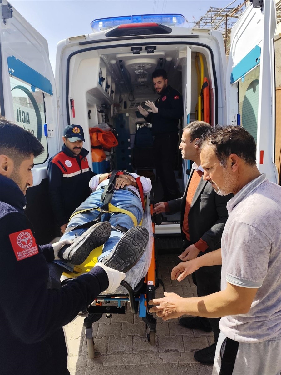 Mardin'in Midyat ilçesinde su kuyusuna düşen kişi yaralandı. Yaralı, sağlık ekiplerince Midyat...