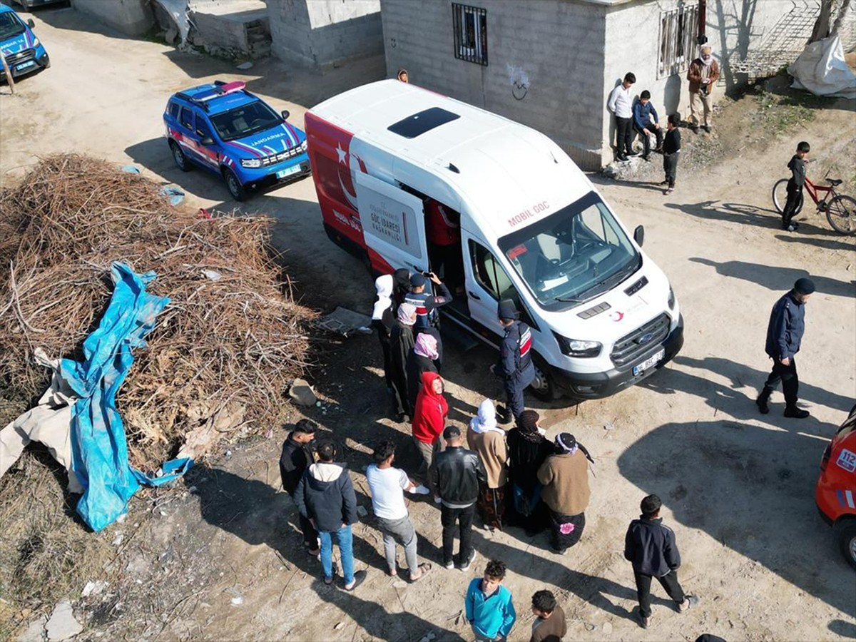 Mersin'de yurda yasa dışı yollarla girdikleri belirlenen 9 yabancı uyruklu yakalandı, göçmen...