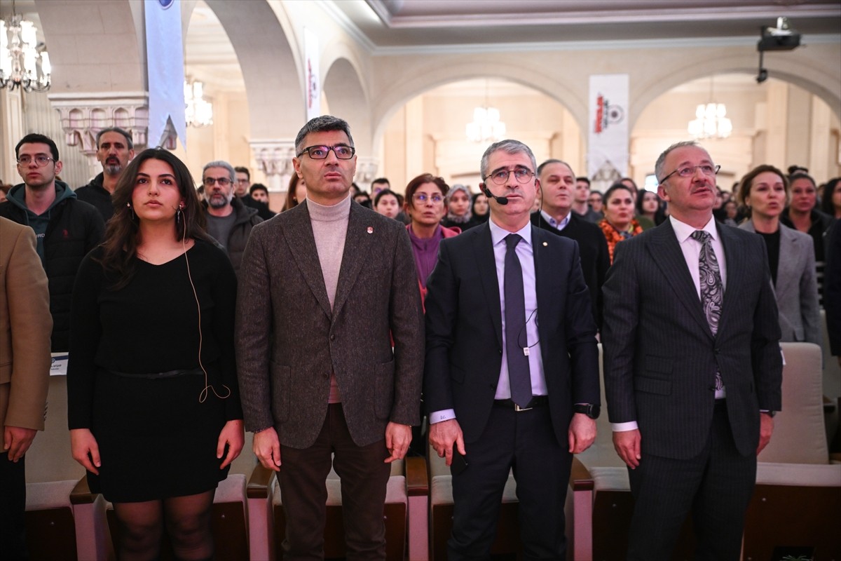 Milli atıcılar Şevval İlayda Tarhan (solda) ve Yusuf Dikeç (sol 2), Gazi Üniversitesi Mimar...