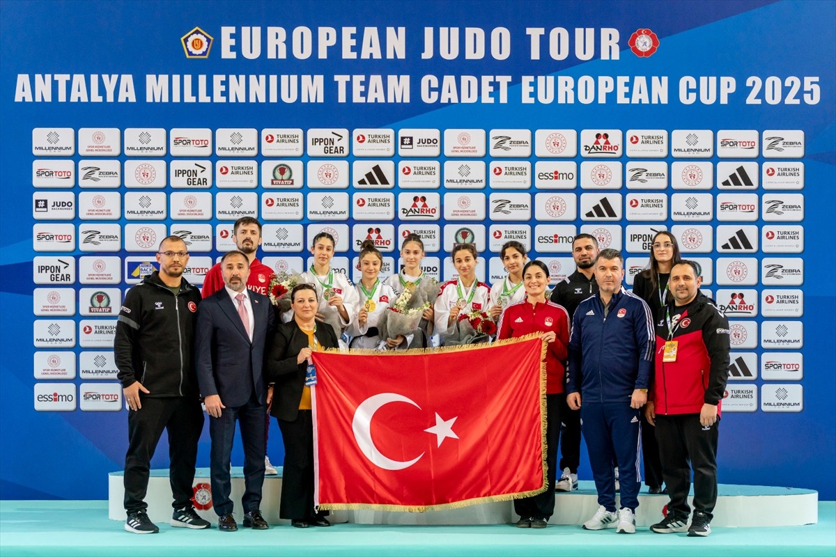 Milli judocular, Antalya'da düzenlenen Nazım Canca Ümitler Avrupa Kupası'nda 4'ü altın toplam 10...
