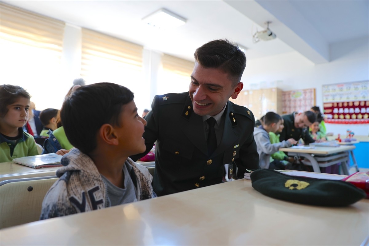 Milli Savunma Bakanlığı (MSB) ile Milli Eğitim Bakanlığı (MEB) iş birliğinde çocukların vatan ve...