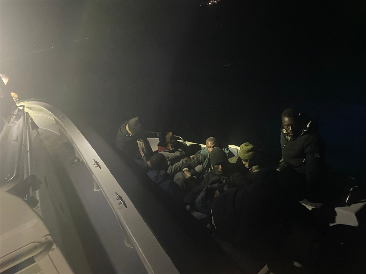 Muğla'nın Bodrum ilçesi açıklarında 7 düzensiz göçmen yakalandı.