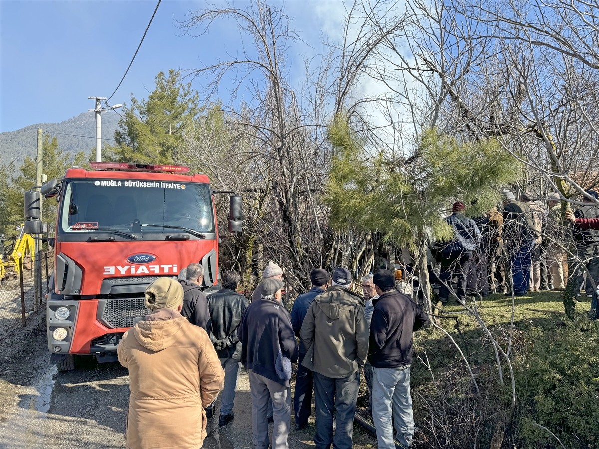 Muğla'nın Fethiye ilçesinde evde çıkan yangında karı koca hayatını kaybetti. Yangın itfaiye...