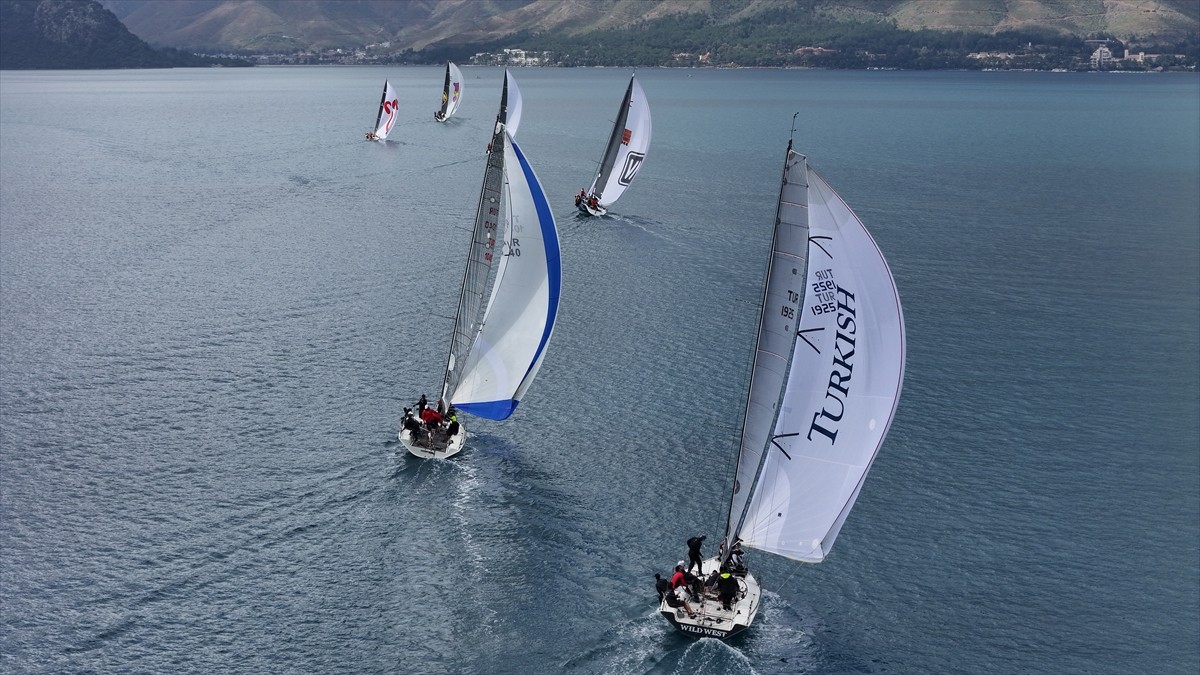 Muğla'nın Marmaris ilçesinde 16. kez düzenlenen Marmaris MIYC Kış Trofesi Yat Yarışları'nın 5....