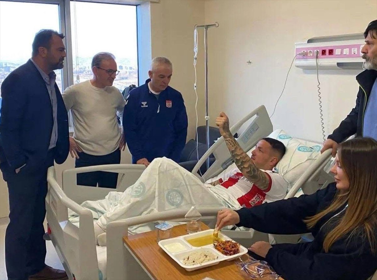 Net Global Sivasspor Teknik Direktörü Rıza Çalımbay, Trendyol Süper Lig'in 27. haftasında konuk...