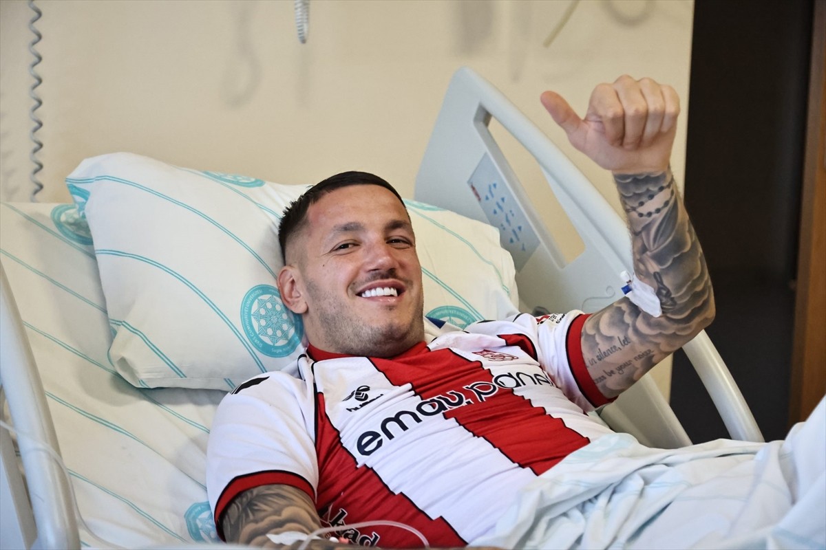 Net Global Sivasspor Teknik Direktörü Rıza Çalımbay, Trendyol Süper Lig'in 27. haftasında konuk...