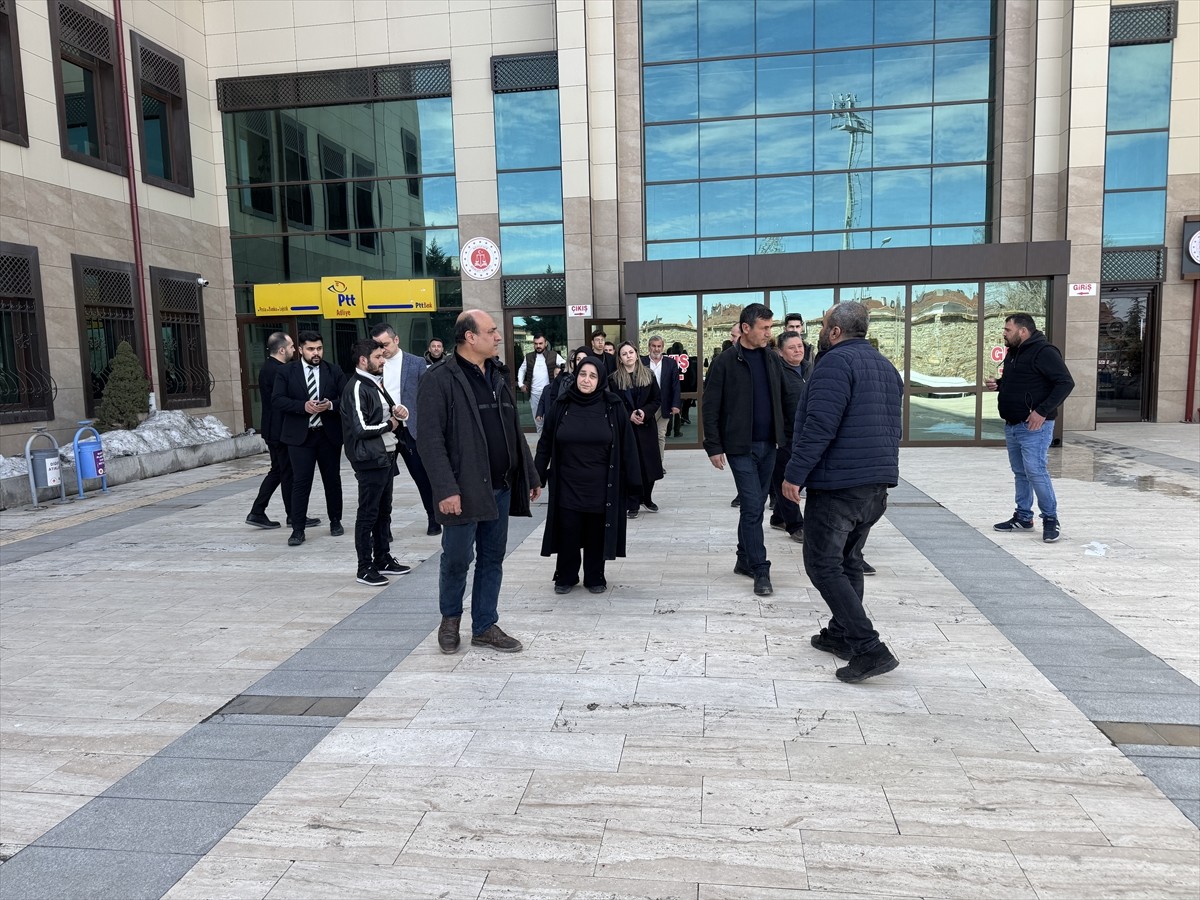 Nevşehir'de otomobille çarptığı bir çocuğun ölümüne, birinin de yaralanmasına neden olan sürücünün...