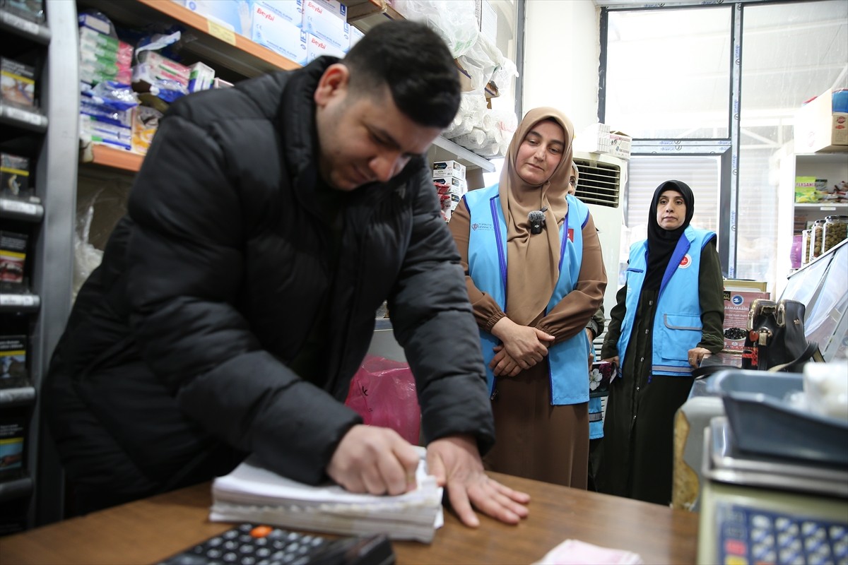  Osmanlı döneminin hayır geleneklerinden biri olan ve ihtiyaç sahiplerinin borçlarının isimsiz...