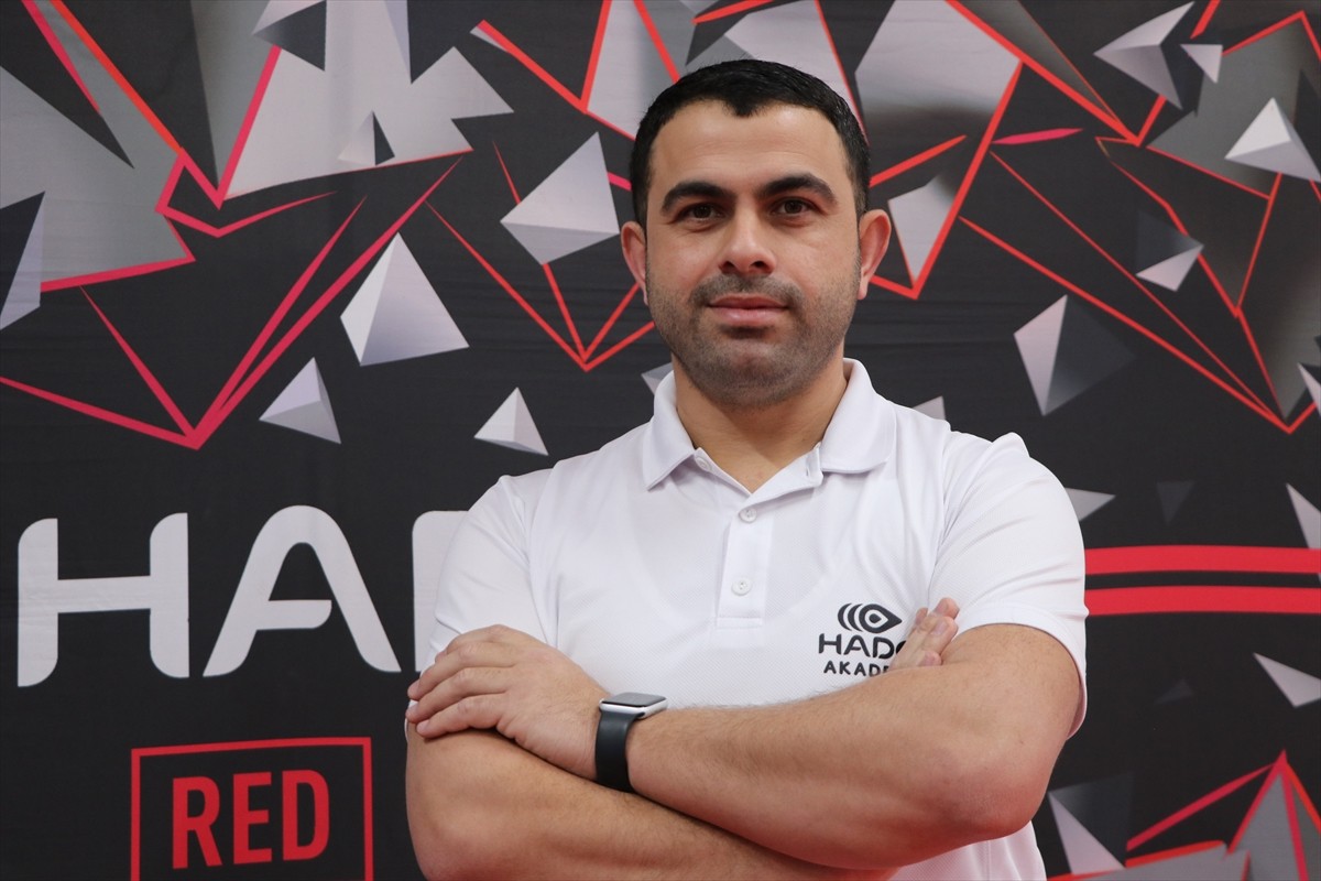 Oyun ve teknoloji birleştirilerek tasarlanan artırılmış gerçeklik oyunu olan HADO, Kocaeli'de özel...