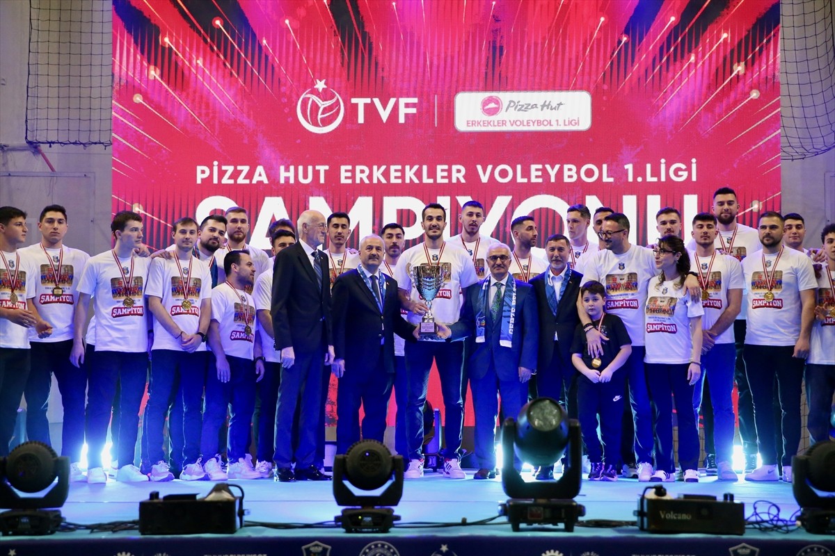 Pizza Hut Türkiye Erkekler Voleybol 1. Ligi’nde sezonu lider tamamlayarak SMS Grup Efeler Ligi’ne...