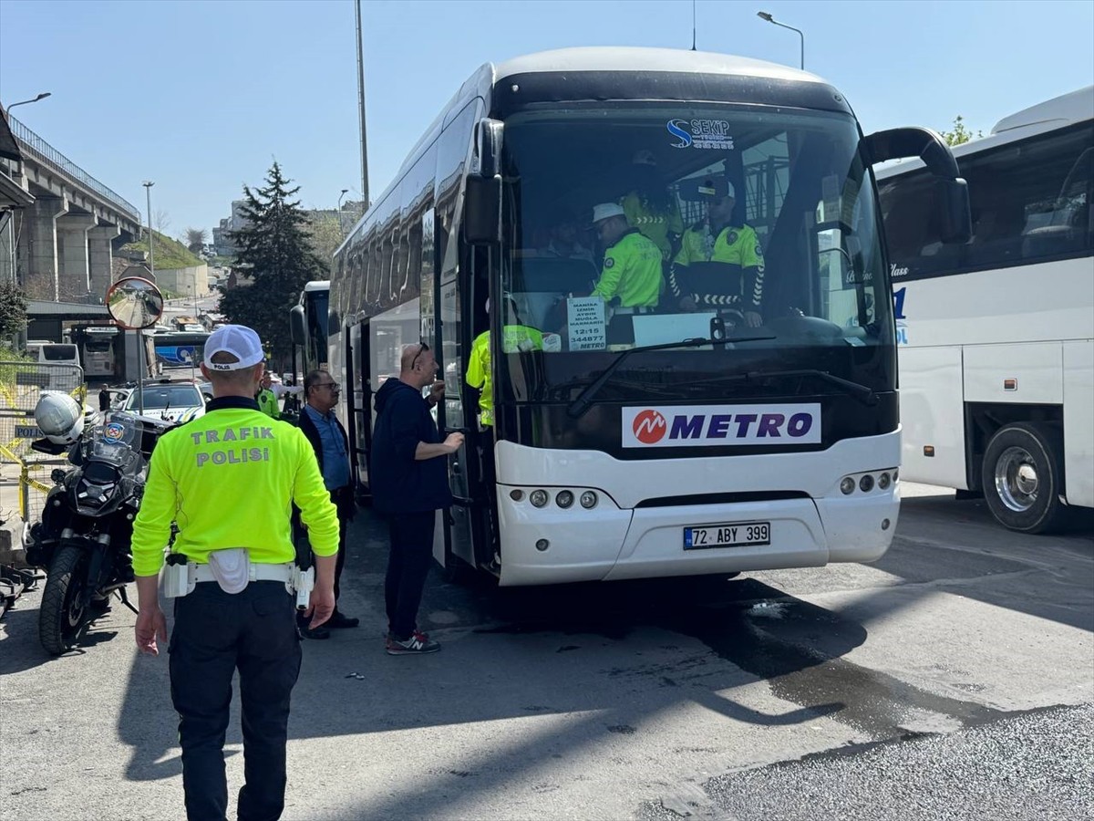 Ramazan Bayramı'nın arifesinde Büyük İstanbul Otogarı'ndaki yolcu yoğunluğu devam ediyor. Tatili...