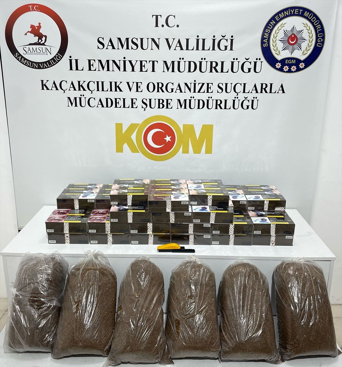Samsun'da 18 bin 800 makaron (filtreli sigara kağıdı), 30 kilogram açık kaçak tütün ve sigara...