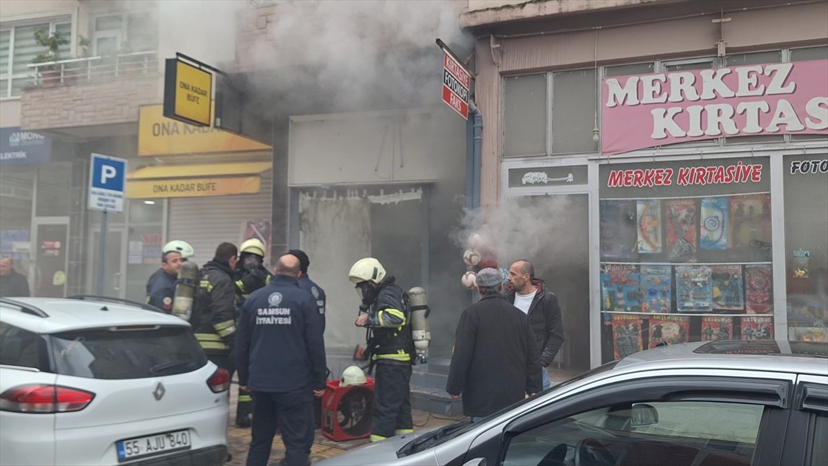 Samsun'un Bafra ilçesinde depoda çıkan yangın itfaiye ekipleri tarafından söndürüldü.