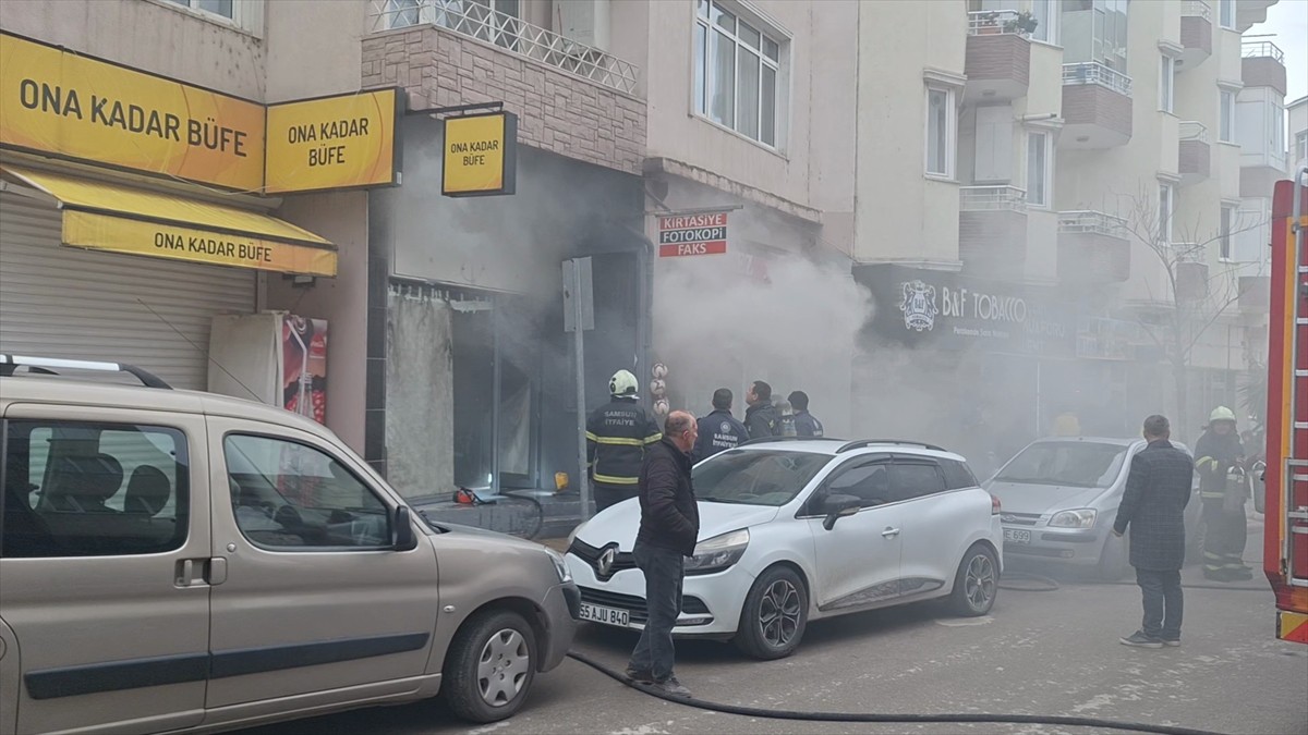 Samsun'un Bafra ilçesinde depoda çıkan yangın itfaiye ekipleri tarafından söndürüldü.