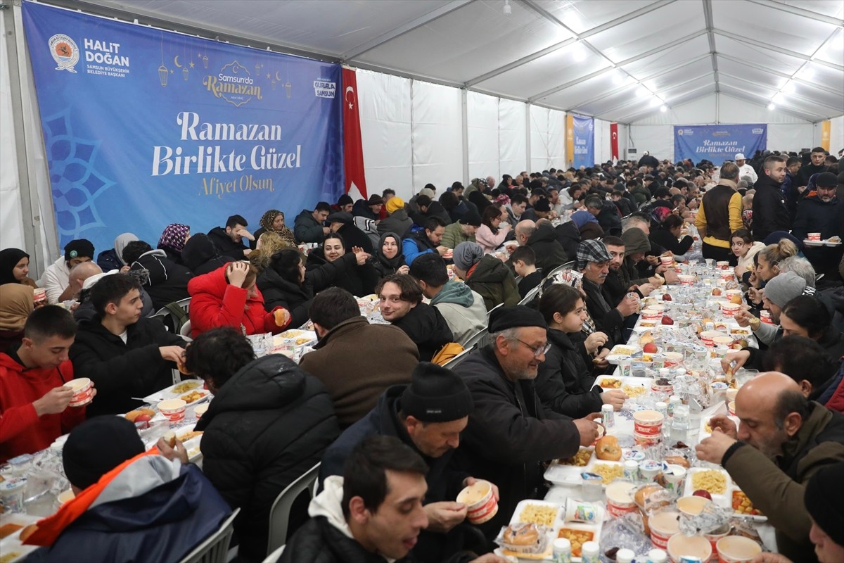 Samsun Büyükşehir Belediyesi, ramazan ayında günde ortalama 5 bin kişiye iftar veriyor.