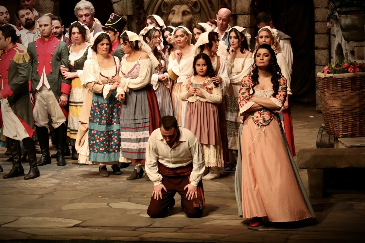 Samsun Devlet Opera ve Balesi (SAMDOB), komik opera türlerinden biri olarak gösterilen "Aşk...