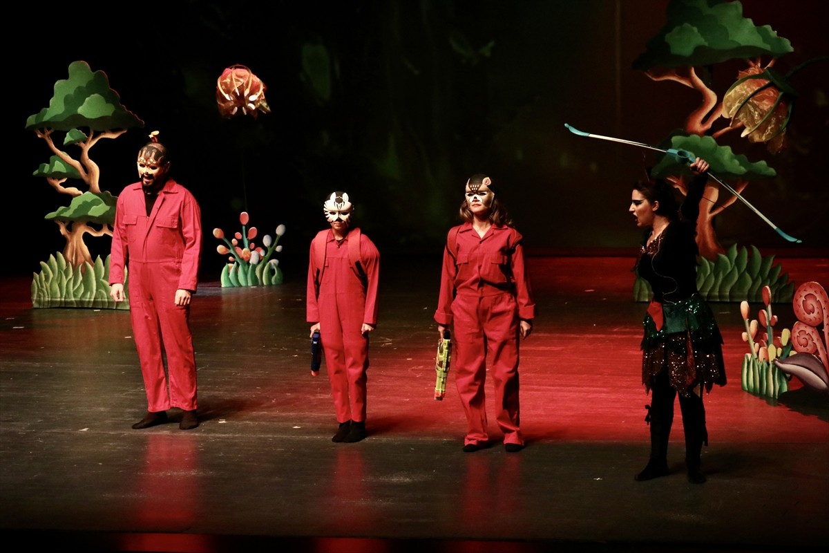 Samsun Devlet Opera ve Balesi (SAMDOB), "Masal Şatosu" müzikalini yarın sahneye koyacak. Rejisör...