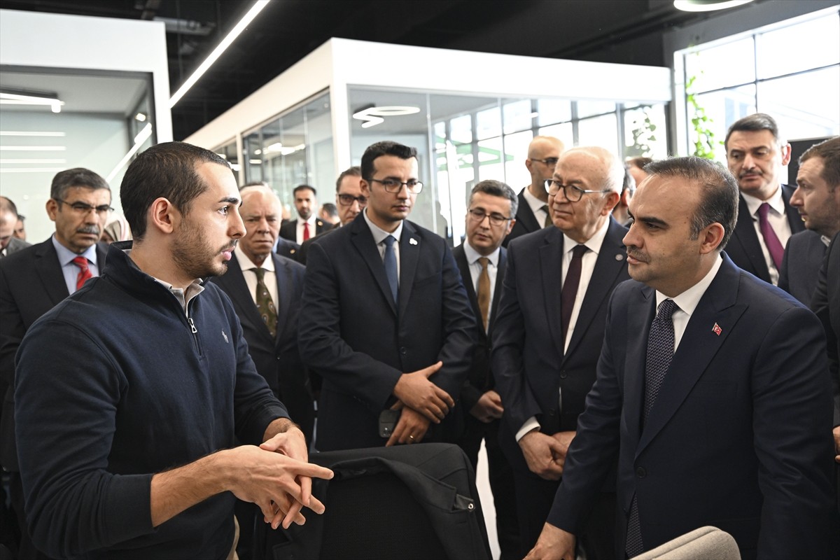 Sanayi ve Teknoloji Bakanı Mehmet Fatih Kacır, Ankara'da, Bilkent Cyberpark Cybergo Girişim Ofisi...
