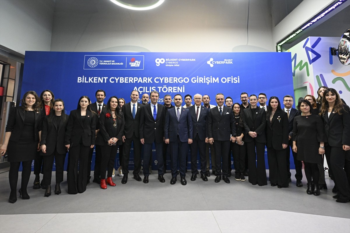 Sanayi ve Teknoloji Bakanı Mehmet Fatih Kacır, Ankara'da, Bilkent Cyberpark Cybergo Girişim Ofisi...