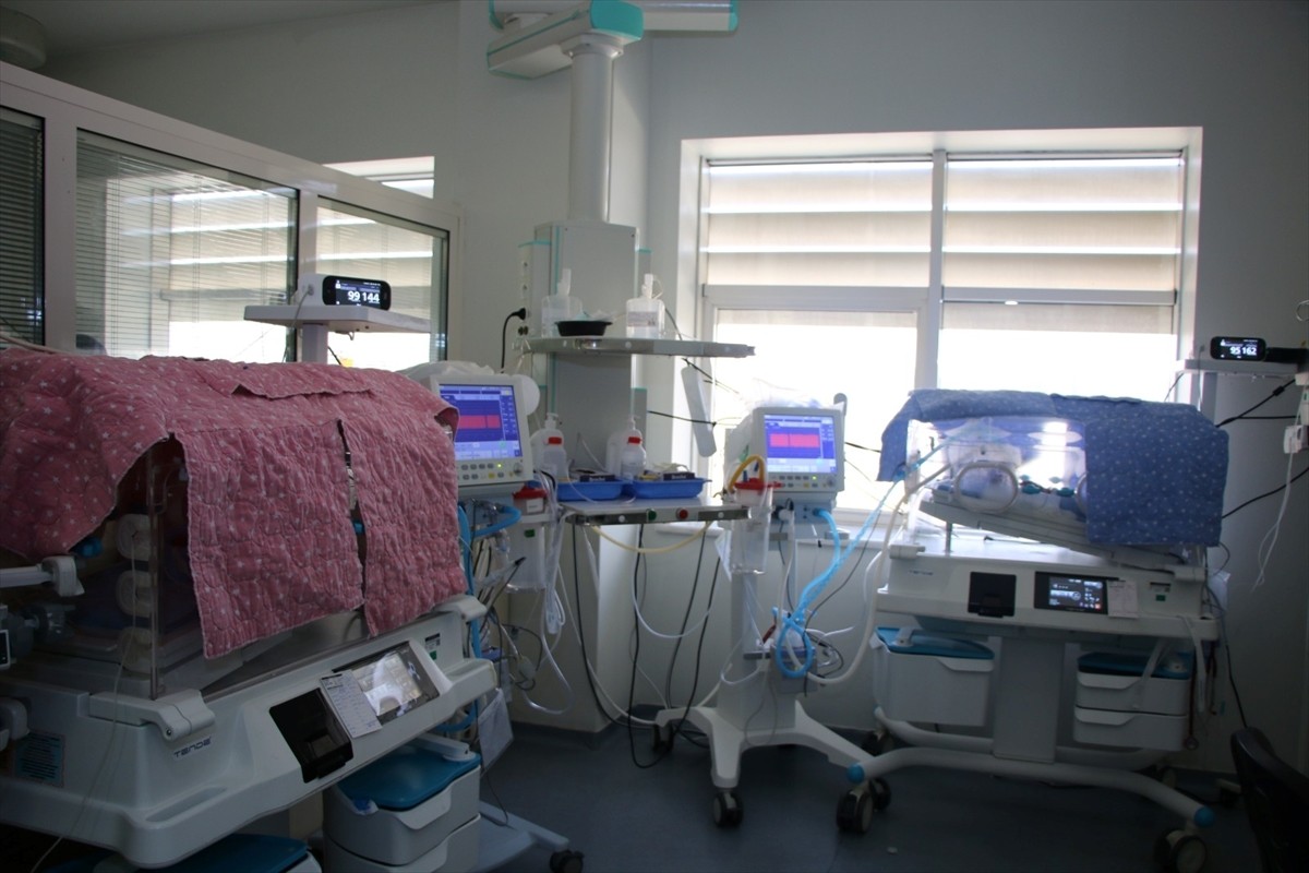 Şanlıurfa'da iki erkek çocuk sahibi Ahmet ve Şemse Felhan çiftinin beşiz bebekleri dünyaya geldi....