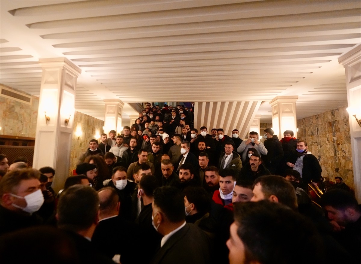 Saraçhane'de, İstanbul Büyükşehir Belediyesine (İBB) yönelik yolsuzluk ve terör soruşturmalarını...