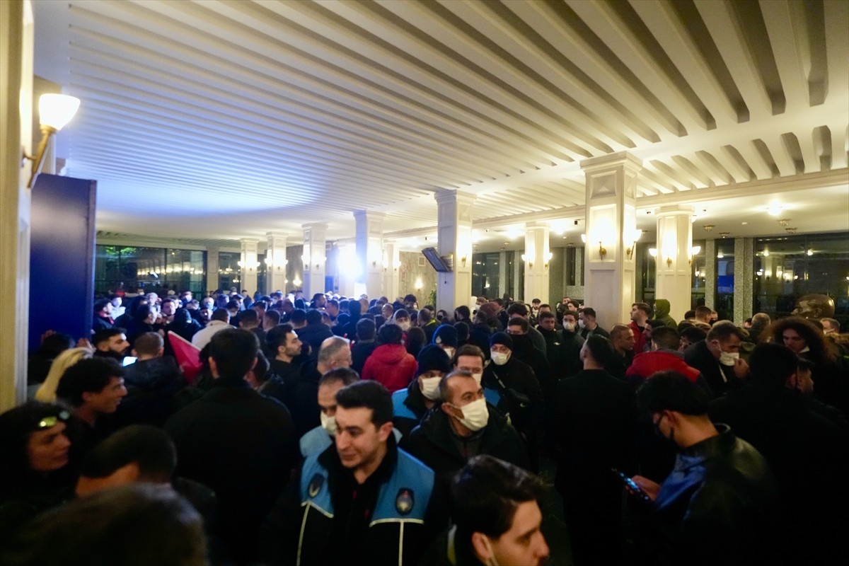 Saraçhane'de, İstanbul Büyükşehir Belediyesine (İBB) yönelik yolsuzluk ve terör soruşturmalarını...