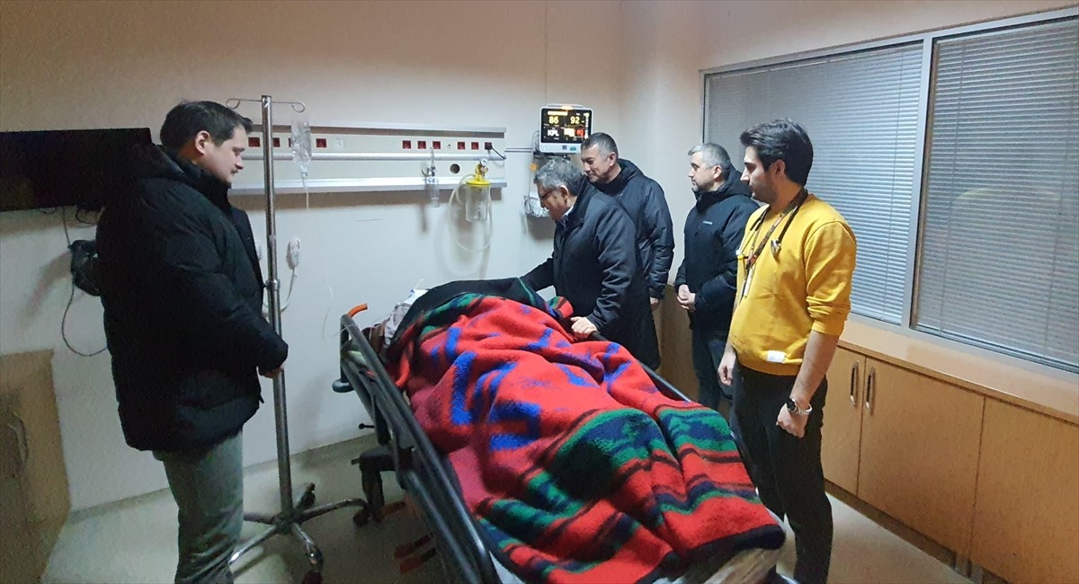  Sinop'un Türkeli ilçesinde 3 evin yıkıldığı heyelanda 4 kişi yaralı olarak kurtarıldı.  Sinop...