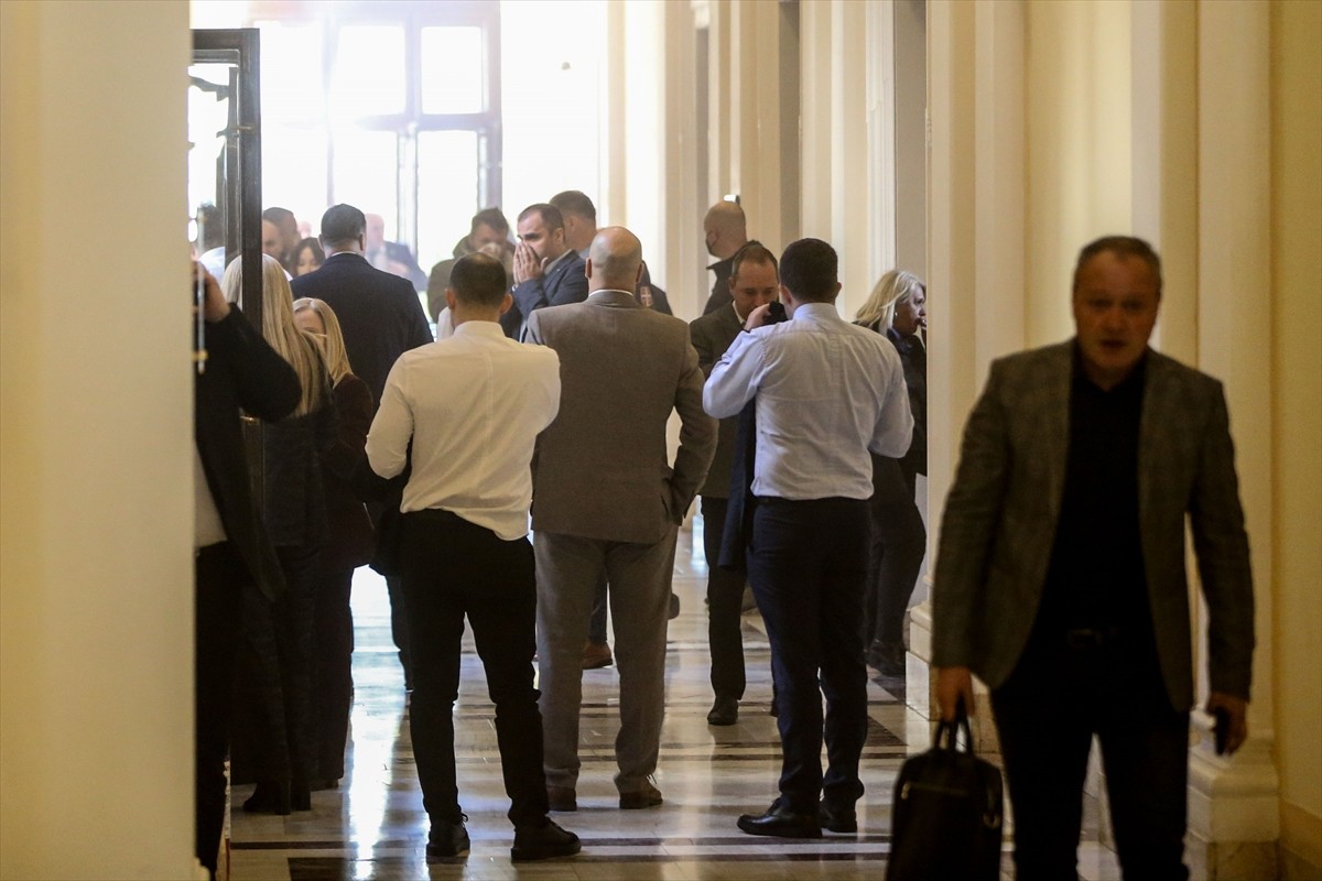 Sırbistan Ulusal Meclisinde, Başbakan Milos Vucevic'in istifası ve yükseköğretim kanununun...