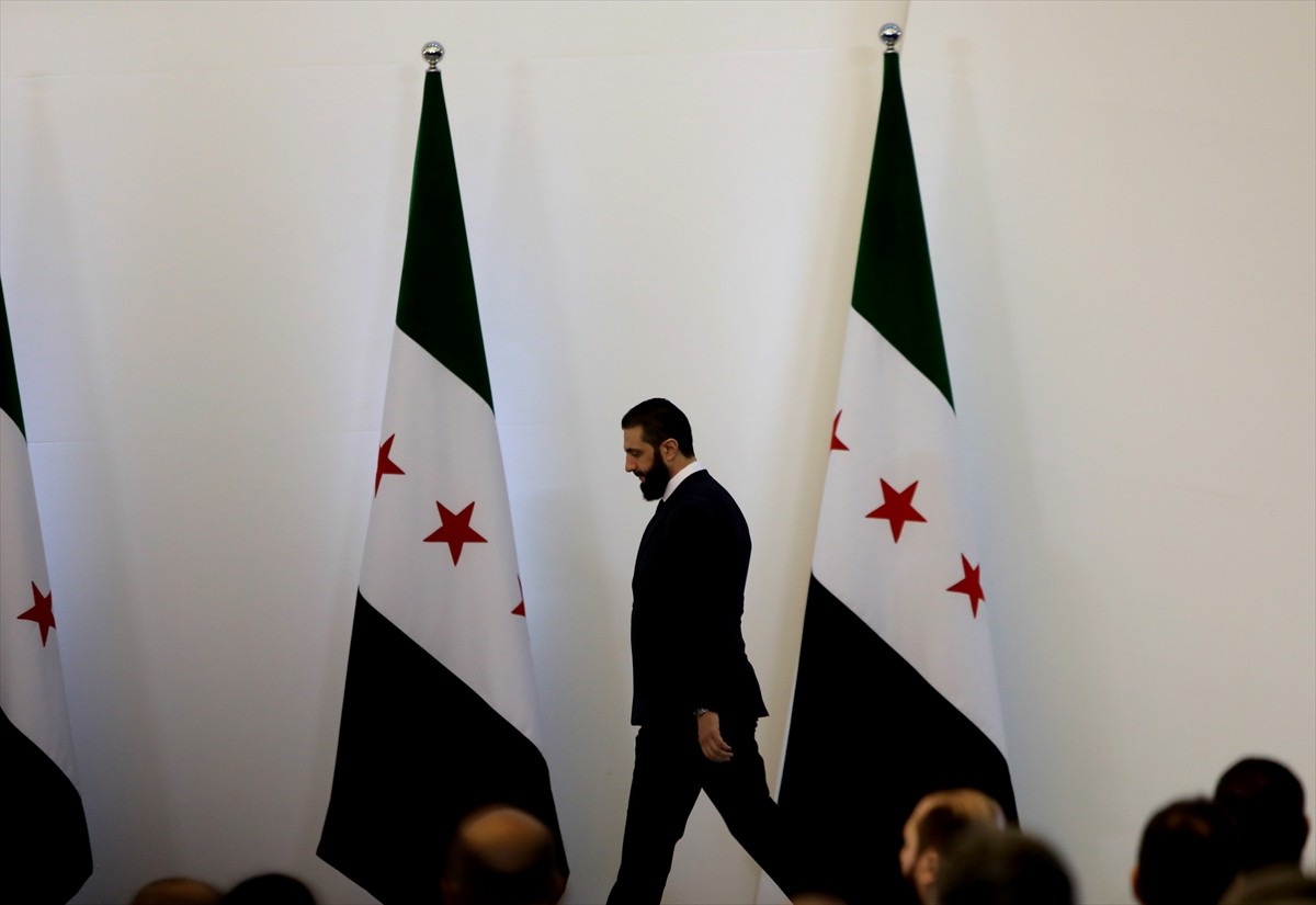 Suriye'de Cumhurbaşkanı Ahmet Şara başkanlığındaki yeni kabine açıklandı. Suriye'nin başkenti...