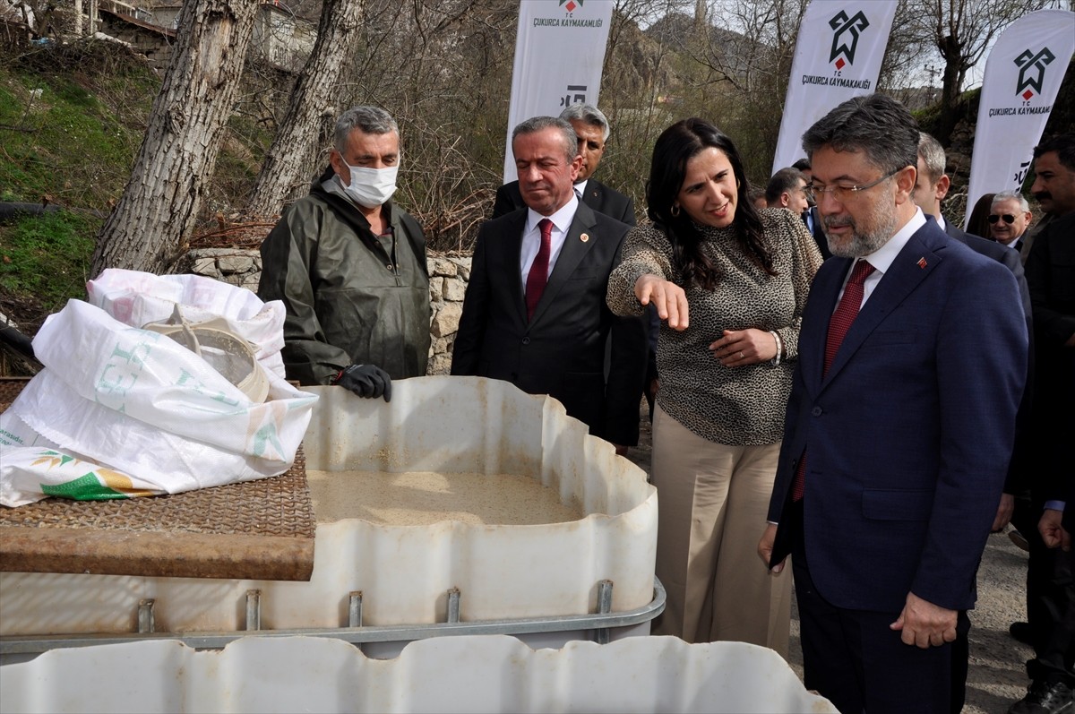 Tarım ve Orman Bakanı İbrahim Yumaklı, Hakkari'deki programları kapsamında Çukurca ilçesini...