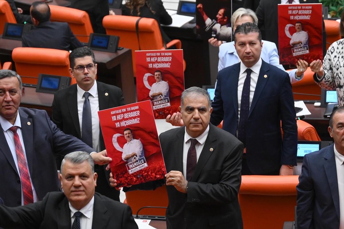 TBMM Genel Kurulu, TBMM Başkanvekili Celal Adan başkanlığında toplandı.