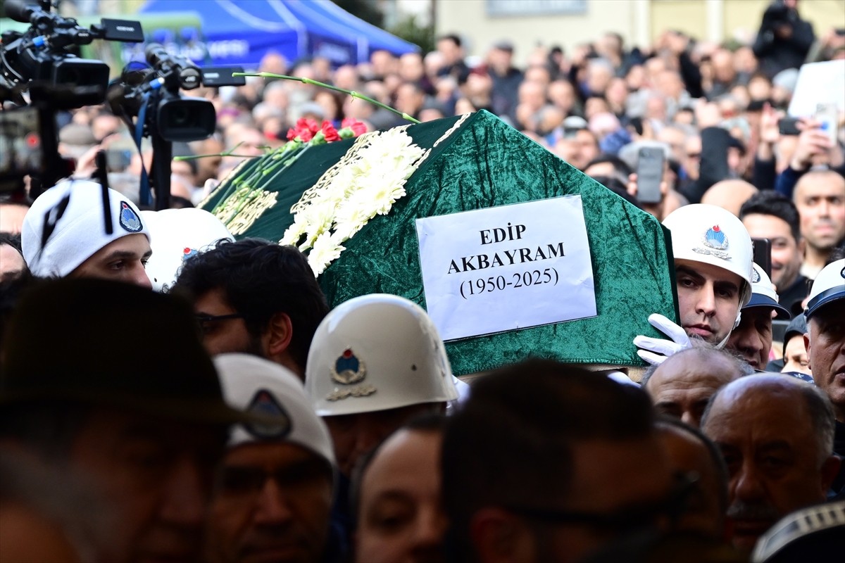 Tedavi gördüğü hastanede 75 yaşında vefat eden Türk müziğinin usta ismi Edip Akbayram, Teşvikiye...