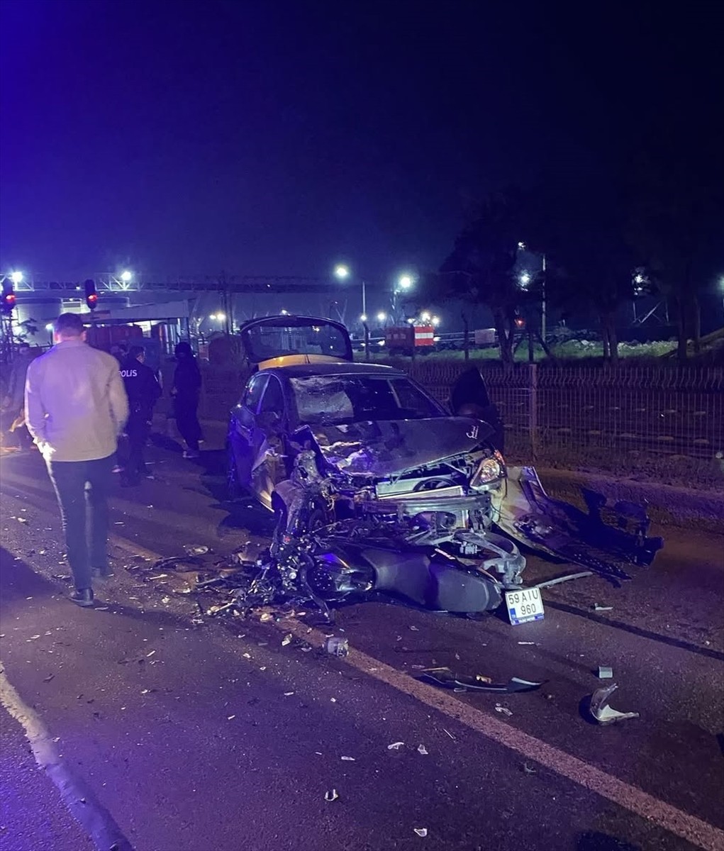 Tekirdağ'da otomobil ile motosikletin çarpıştığı kazada biri ağır 2 kişi yaralandı. Bölgeye polis...