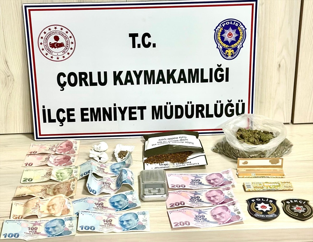 Tekirdağ'da uyuşturucu operasyonunda gözaltına alınan 4 şüpheliden 1'i tutuklandı. Şüphelilerin...