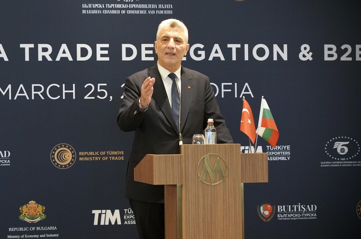 Ticaret Bakanı Ömer Bolat (fotoğrafta), Bulgaristan Ekonomi ve Sanayi Bakanı Dilov ile...