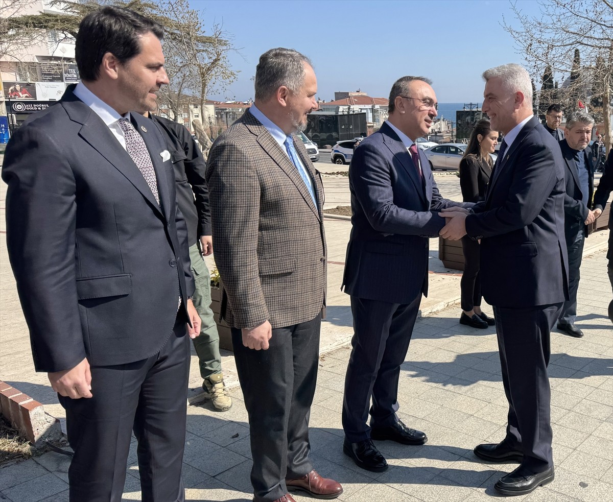 Ticaret Bakanı Ömer Bolat (sağda), Tekirdağ'daki temasları kapsamında Valiliği ziyaret etti. Bakan...