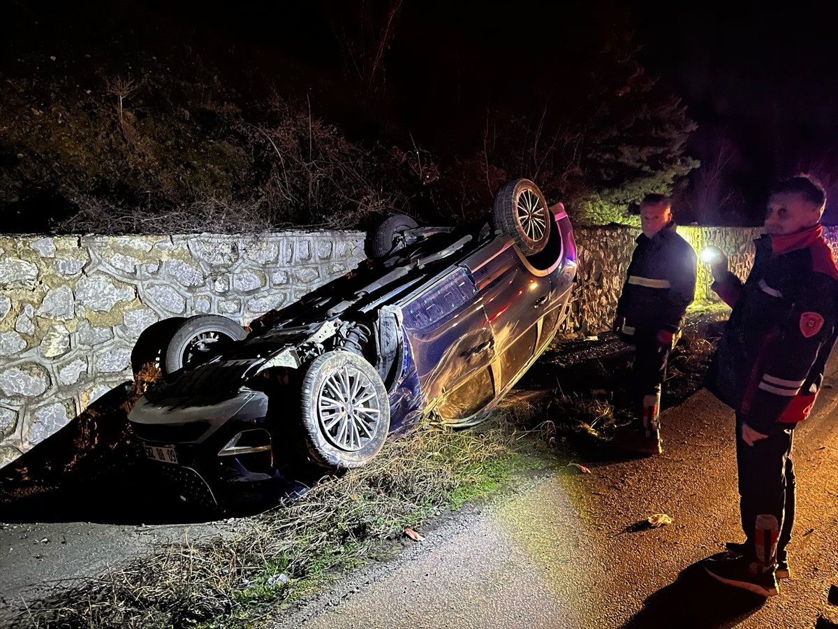 Tokat'ın Erbaa ilçesinde cipin devrilmesi sonucu 4 kişi yaralandı.