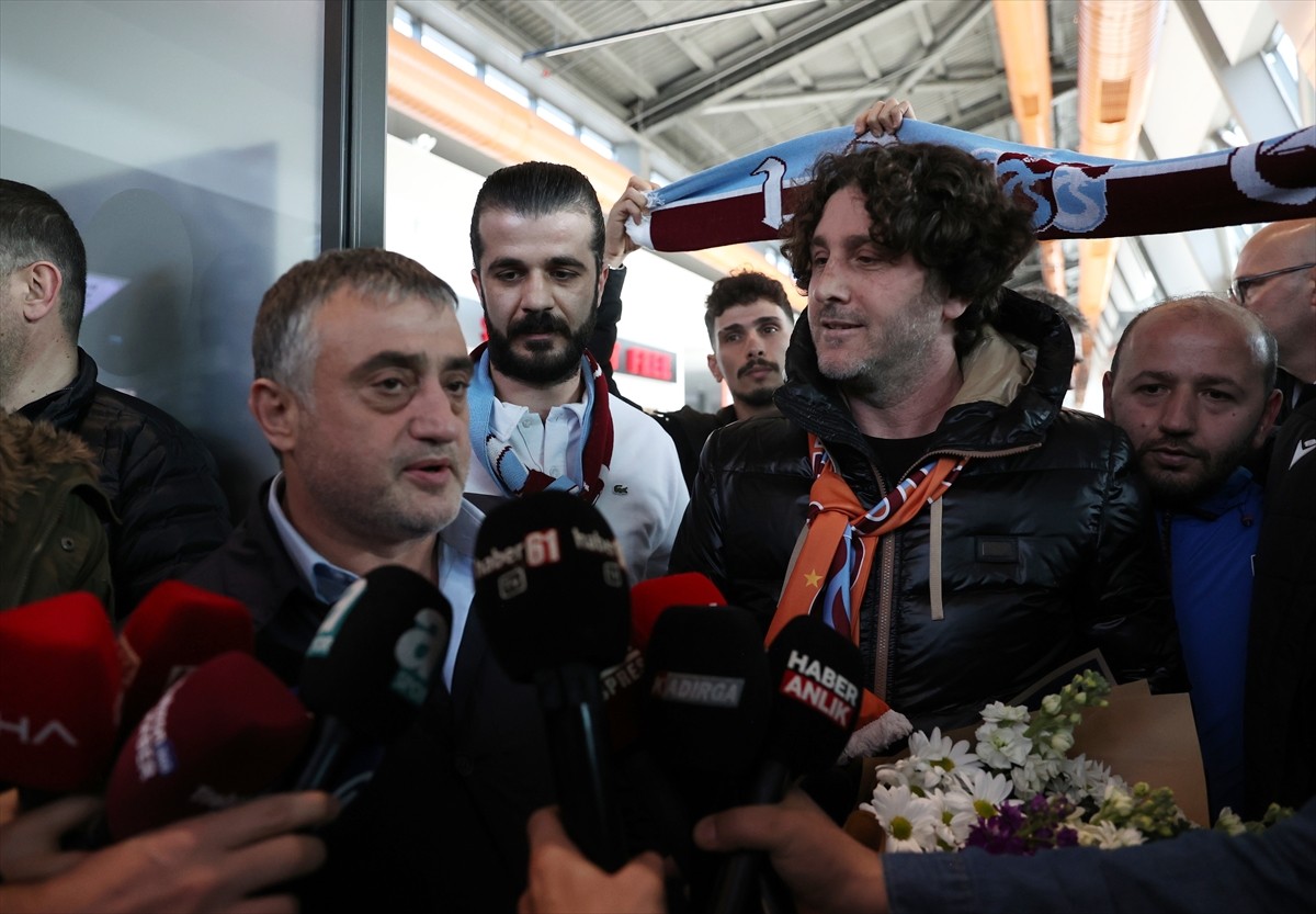 Trabzonspor'un Şenol Güneş'in teknik direktörlük görevinden ayrılmasının ardından anlaşmaya...